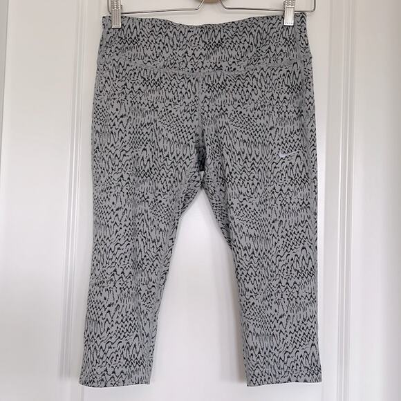 Nike Dri-Fit Grey/Black Mid Rise Cropped‎ Leggings Drawstrings Pockets Size M - Picture 1 of 12